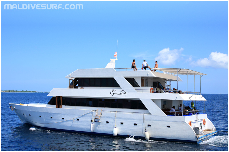 surf trip boat maldives